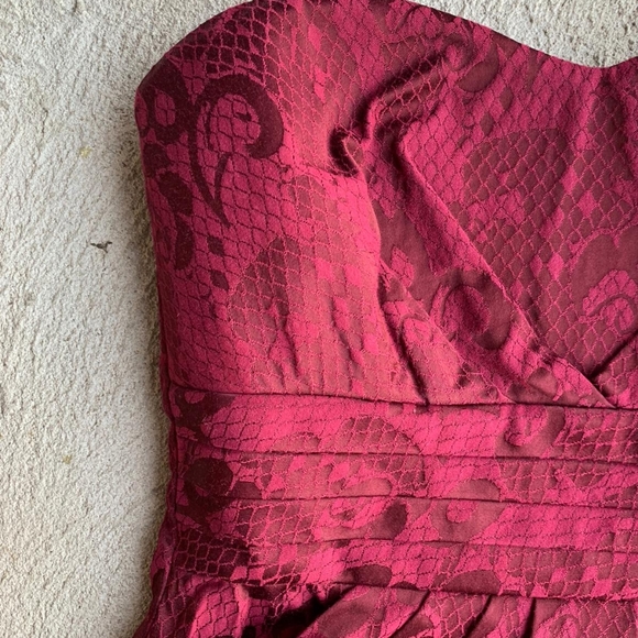 Le Chateau Red Strapless Dress - Picture 4 of 9